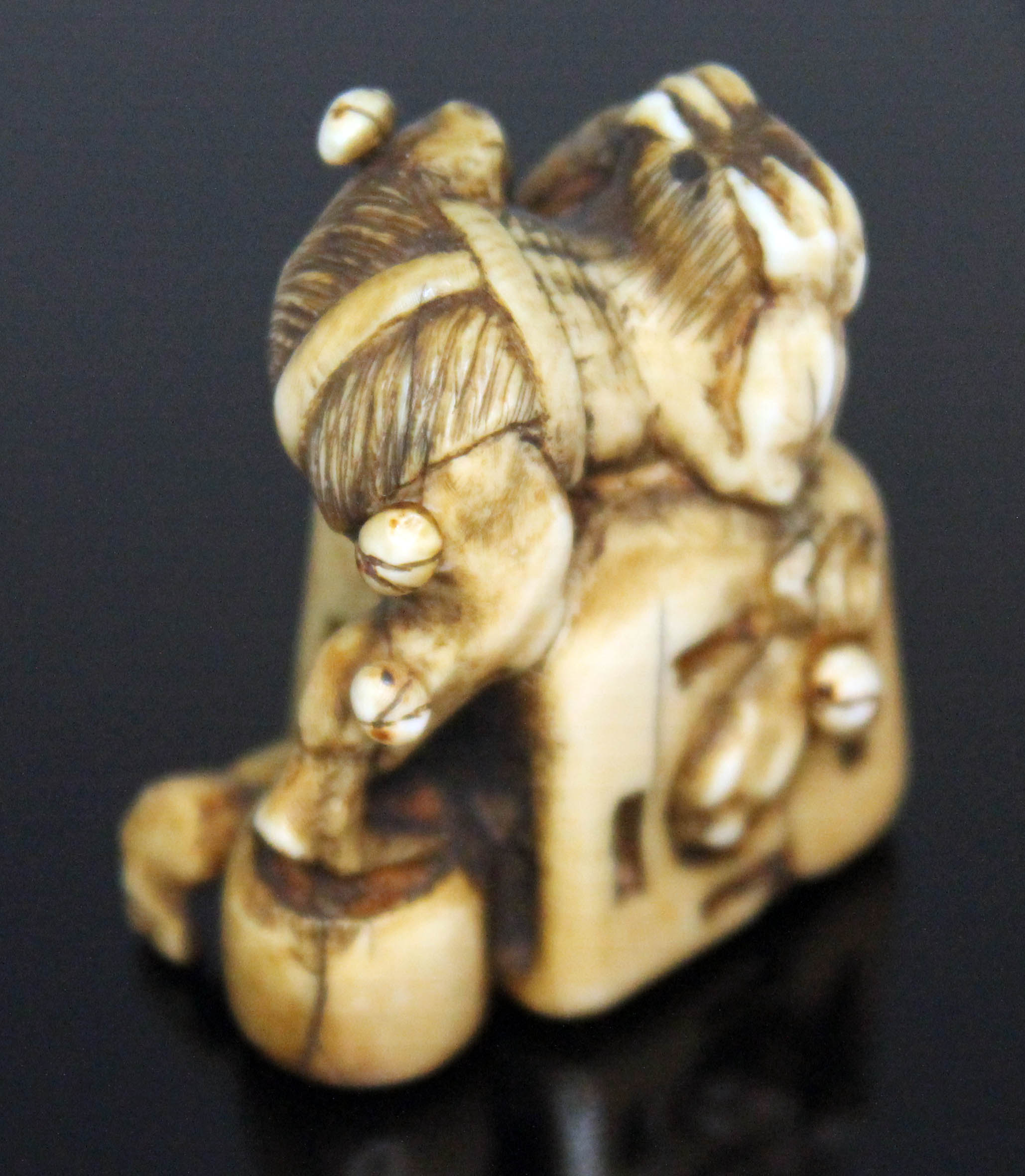 A Japanese carved ivory netsuke formed as an oni catcher on top of a box with protruding limbs, - Image 6 of 8