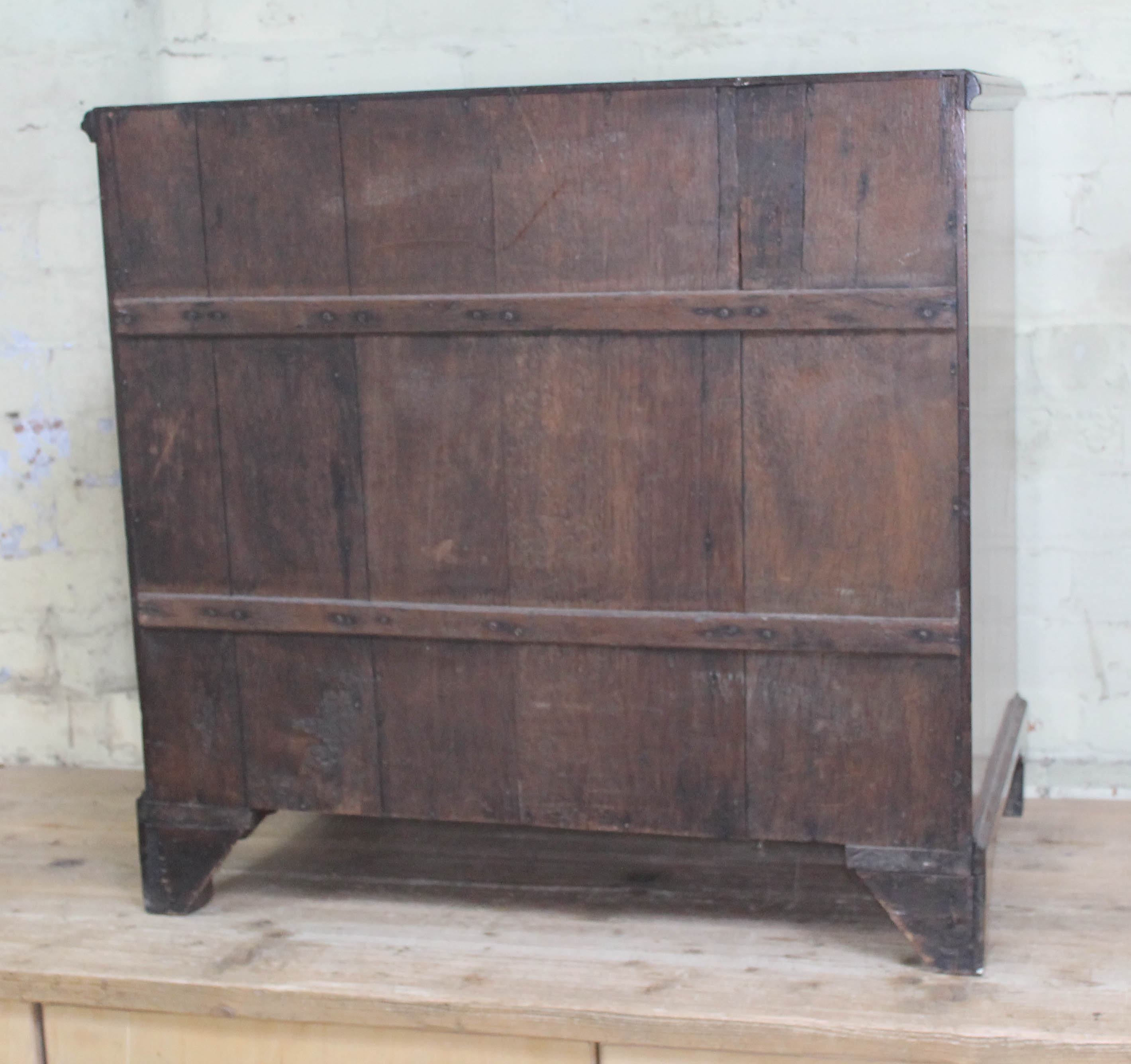 A George III mahogany knee hole desk, cross-banded top with moulded edge above one long and six - Image 2 of 5