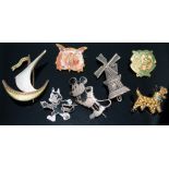 Assorted brooches and badges including a Felix the Cat brooch by Charles Horner, a Norwegian