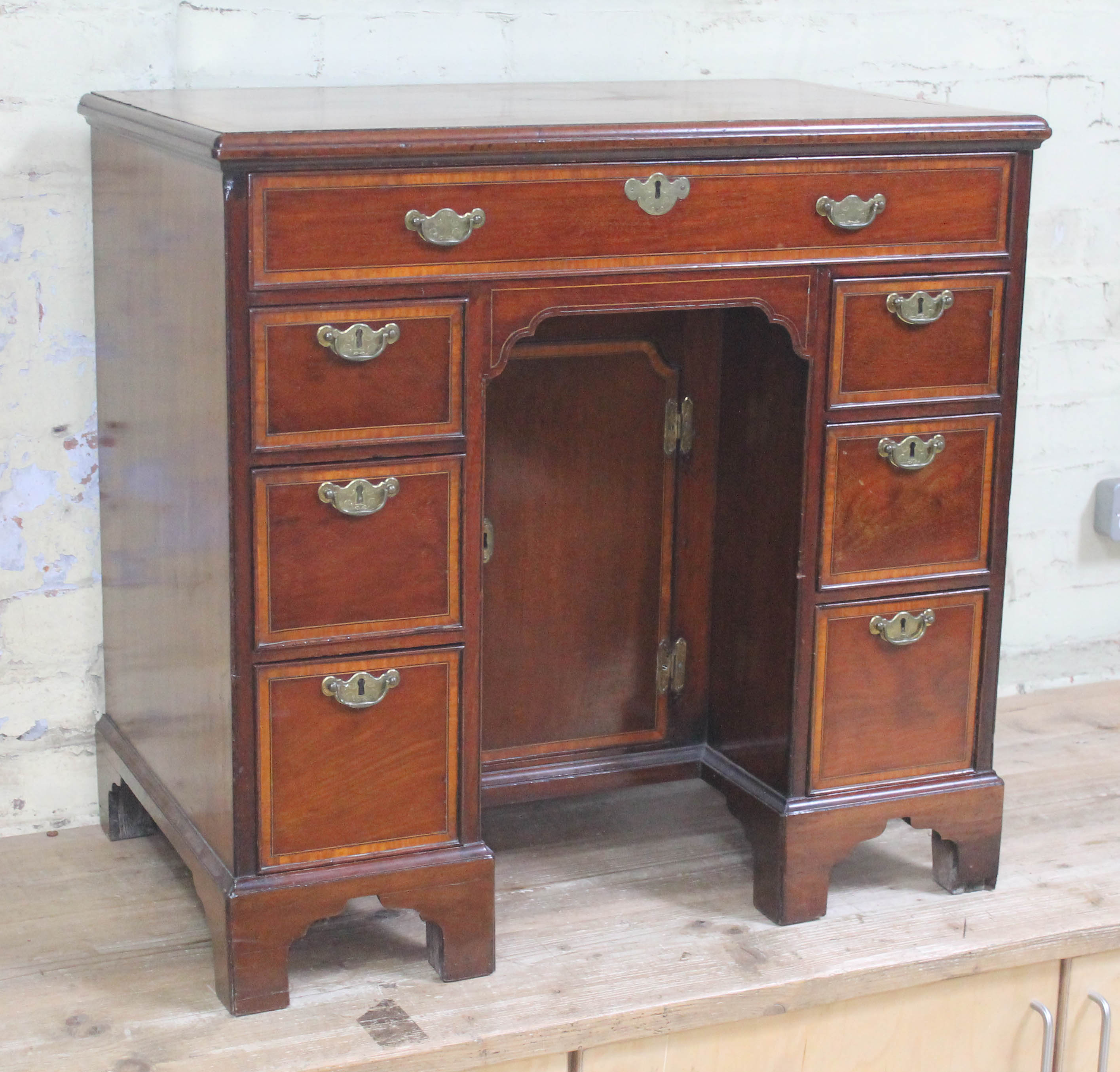 A George III mahogany knee hole desk, cross-banded top with moulded edge above one long and six - Image 5 of 5