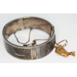 A Siam Niello bangle marked Sterling 925 and a pendant formed as Nefertiti on chain marked 9kt wt.