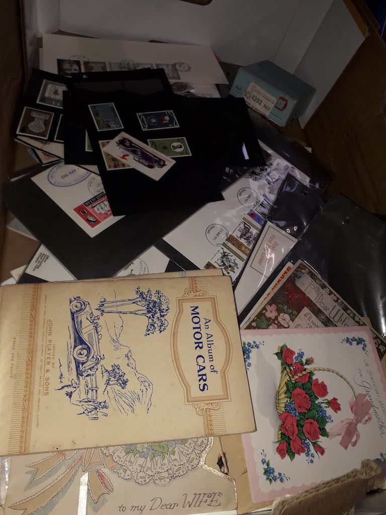 A box of FDCs, cigarette cards etc.