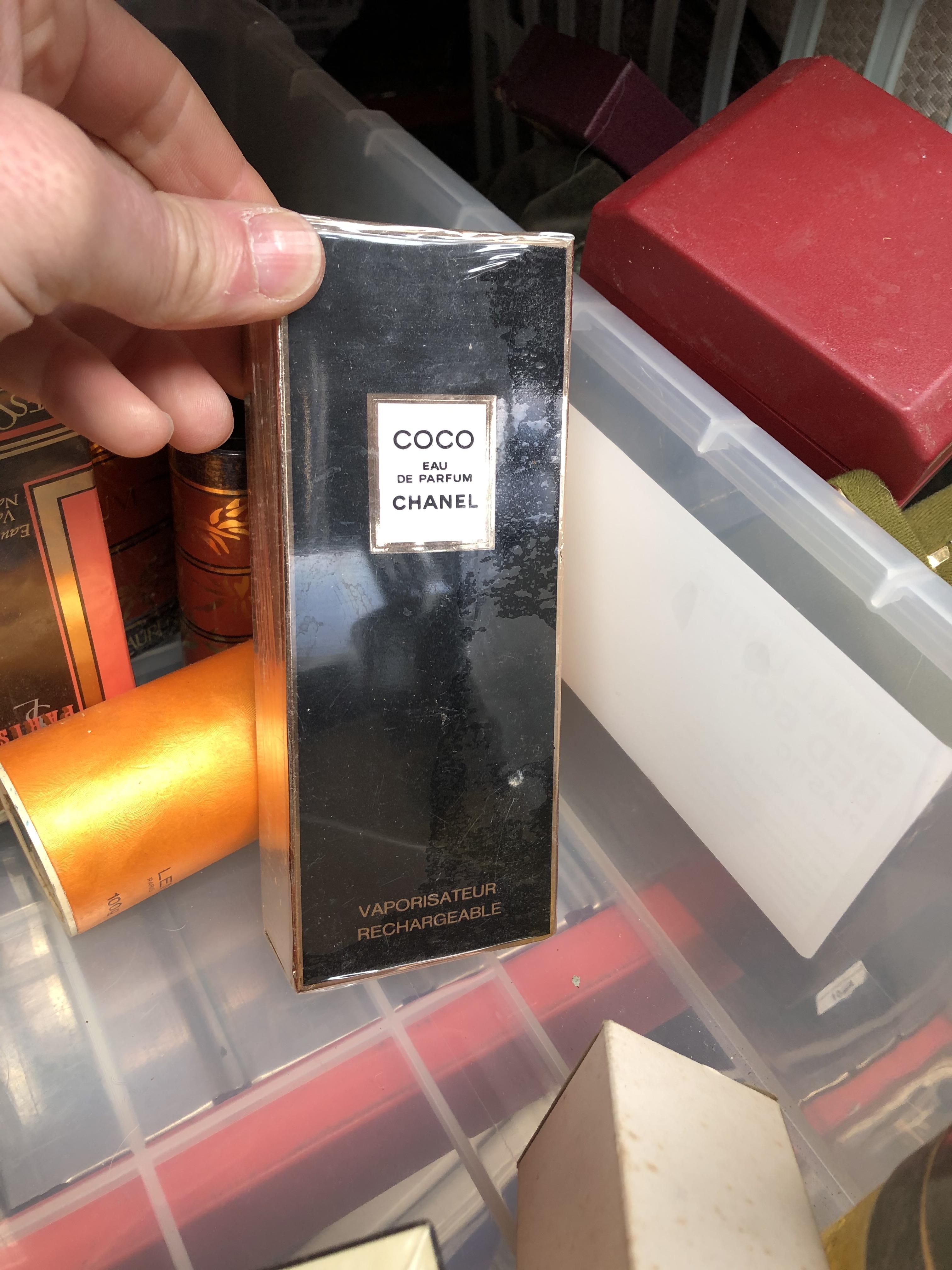 A box of vintage and modern perfumes including Chanel, Christian Dior etc. - Bild 9 aus 10