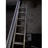 Triple extending aluminium ladders