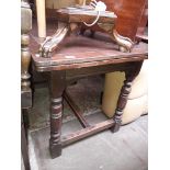 An oak draw leaf table