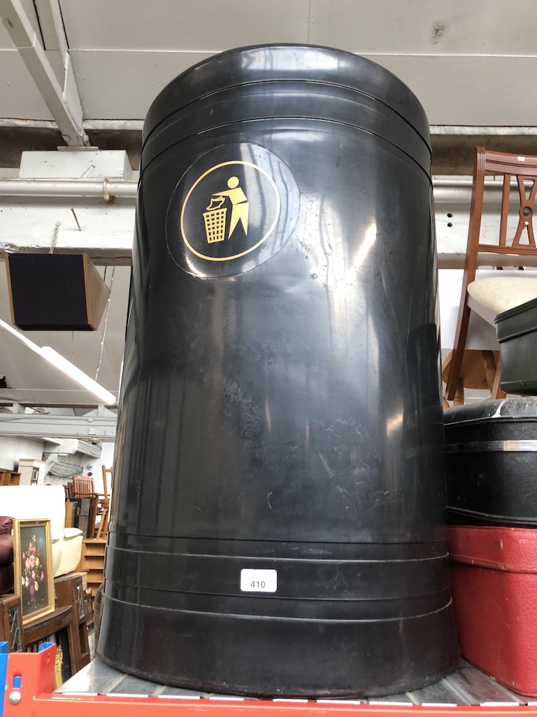 A large litter bin with internal liner