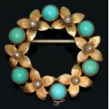 A hallmarked 9ct gold wreath brooch set with turquoise and seed pearls, diam. 30mm, gross wt. 4.28g.