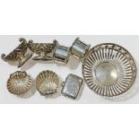 Assorted hallmarked silver comprising a bon bon dish, a vesta case, a pair of serviette rings, a