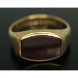 An 18ct gold carnelian slab signet ring, sponsor's mark 'S.U.Ltd', Birmingham 1925, gross weight 6.