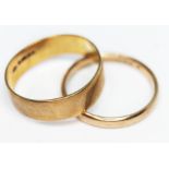 Two hallmarked 9ct gold wedding bands, weight 4.61g, sizes R & P.