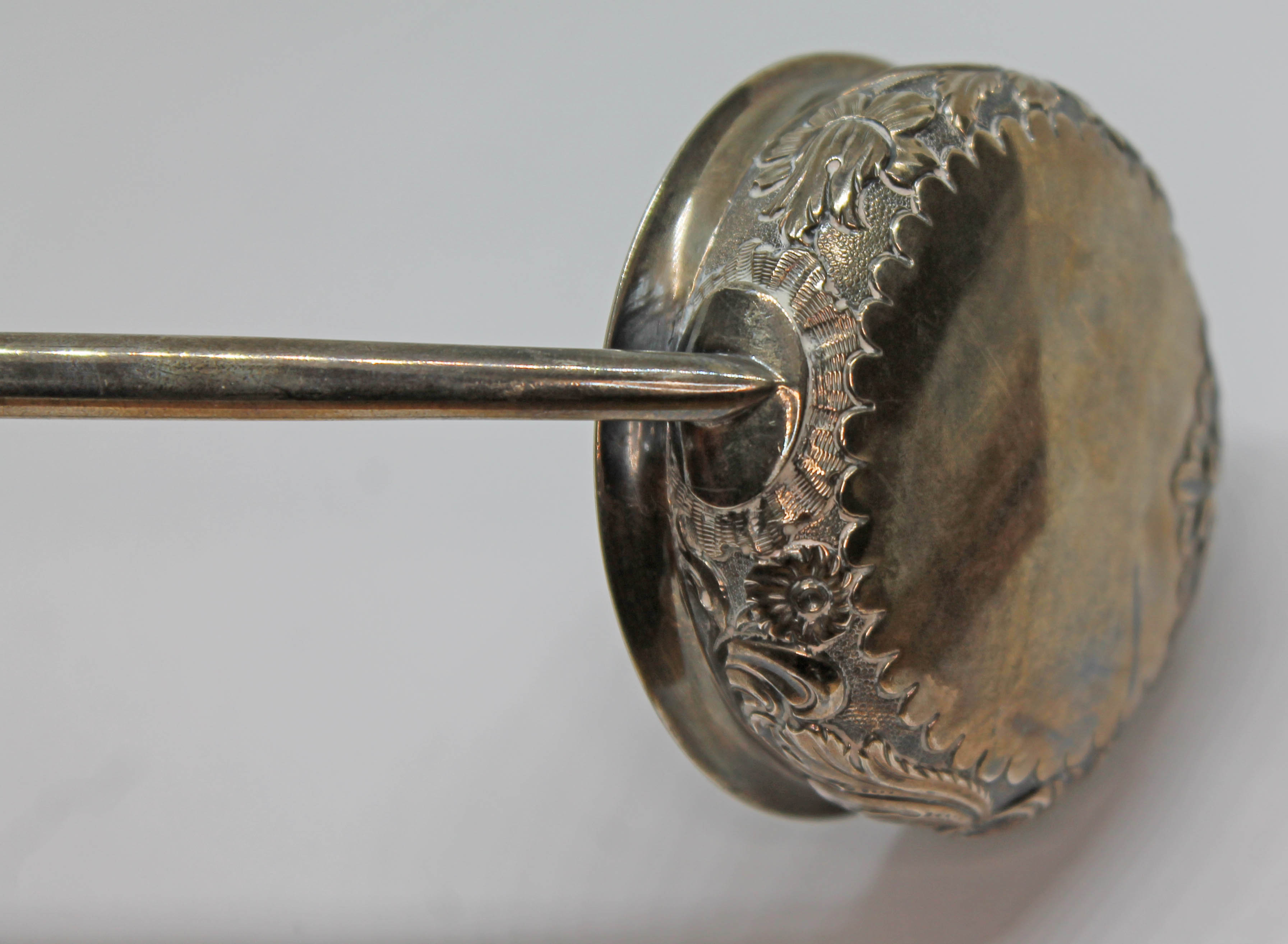 A Scottish George III silver ladle with twist horn handle and embossed bowl, Andrew Wilkie, - Bild 3 aus 4