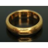 A hallmarked 22ct gold wedding band, weight 5.59g, size I. Condition - good, no evidence of