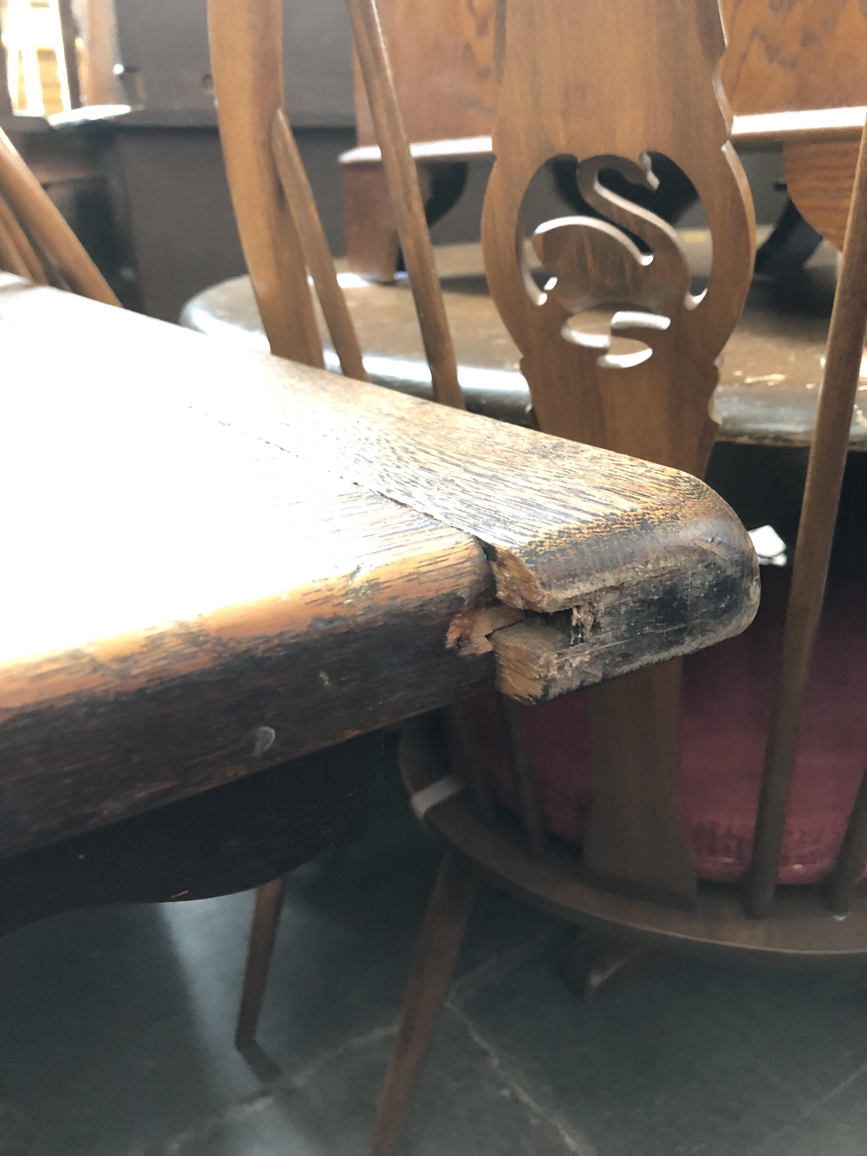 A large oak two plank and cleated end refectory table together with eight spindle back chairs - Bild 3 aus 7