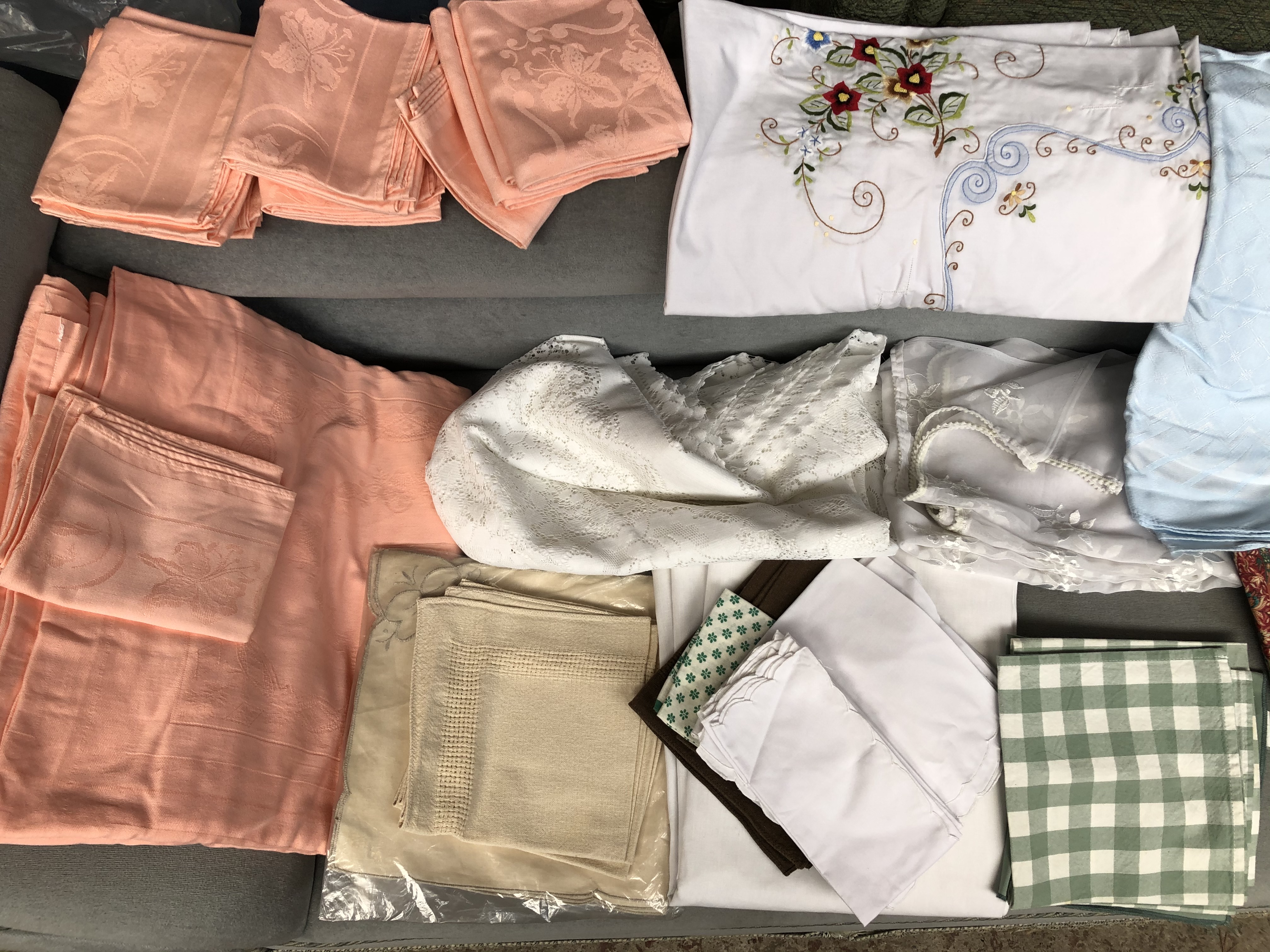 Two boxes of linen and lace - Bild 6 aus 8