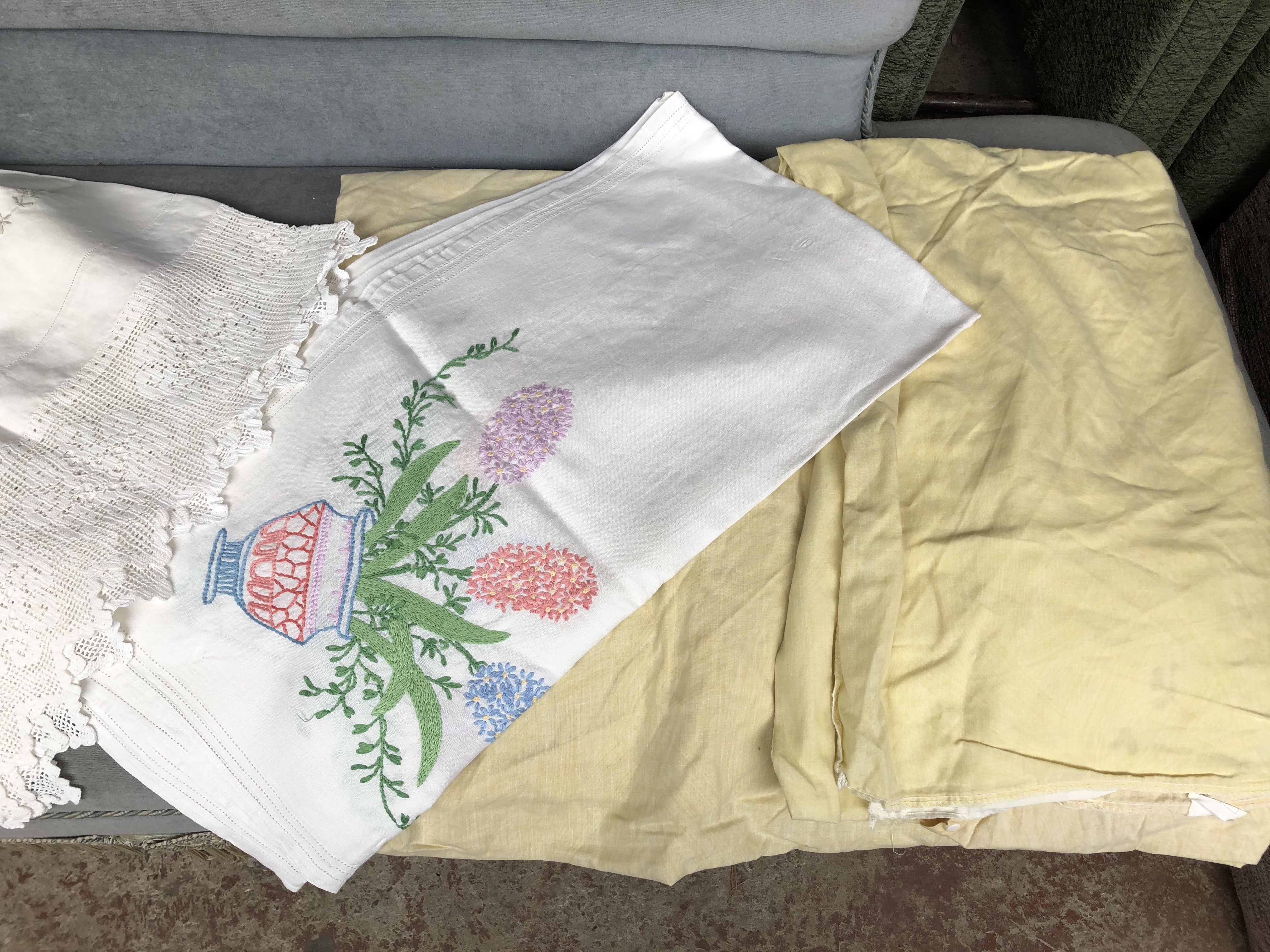 Two boxes of linen and lace - Bild 8 aus 8