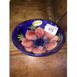 A Moorcroft bowl on pedestal. Pink Hibiscus on blue ground, Diameter appx 11.5 cm, height appx 4.5cm