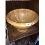 Villeroy and Boch wooden pedestal bowl