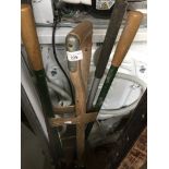 A bundle of garden tools including vintage hoe, fork, edging shears etc