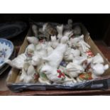 A tray of approx. 40 pieces of crested china