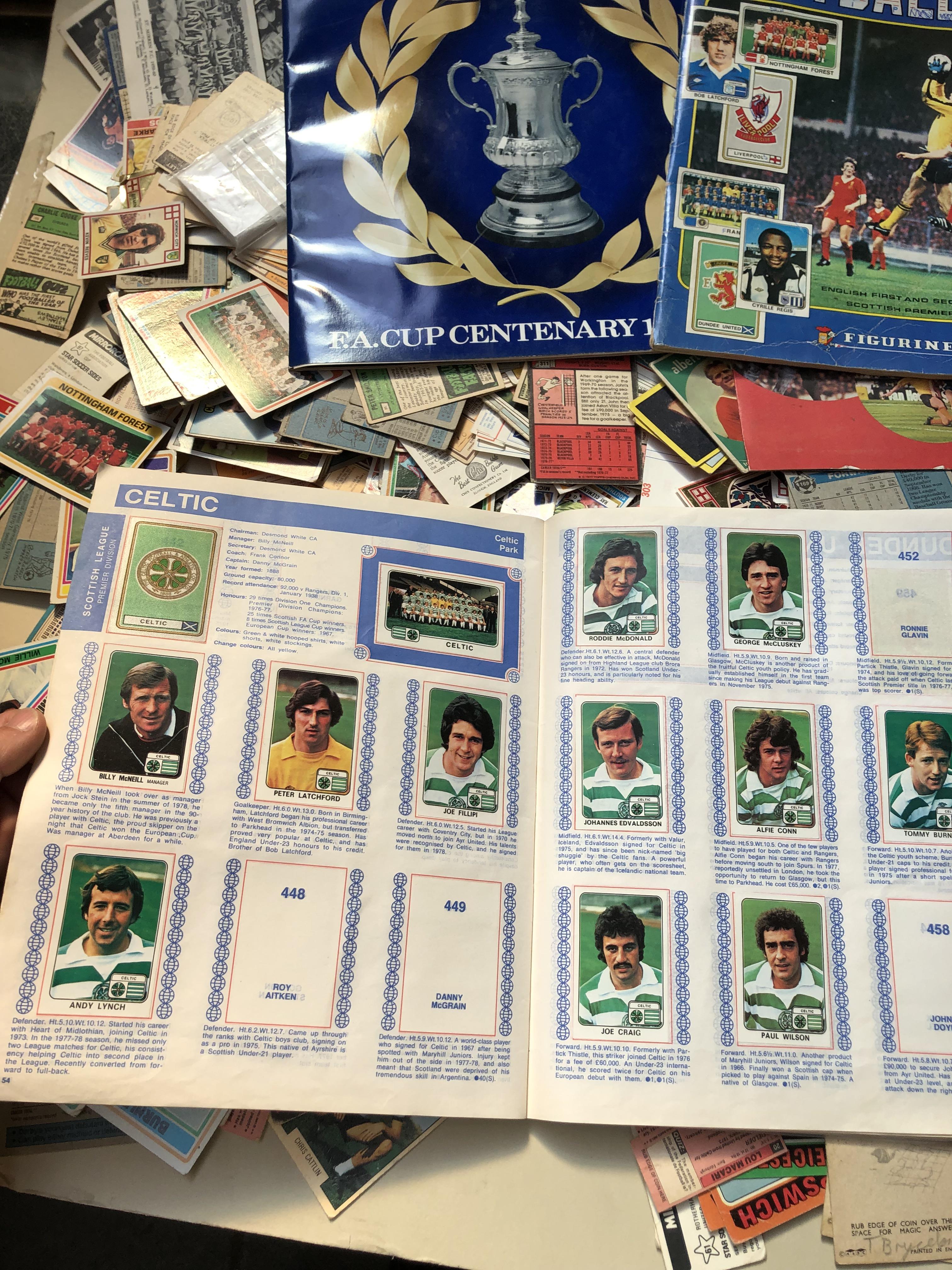 A suitcase containing collectors cards (mainly football) - Bild 18 aus 33