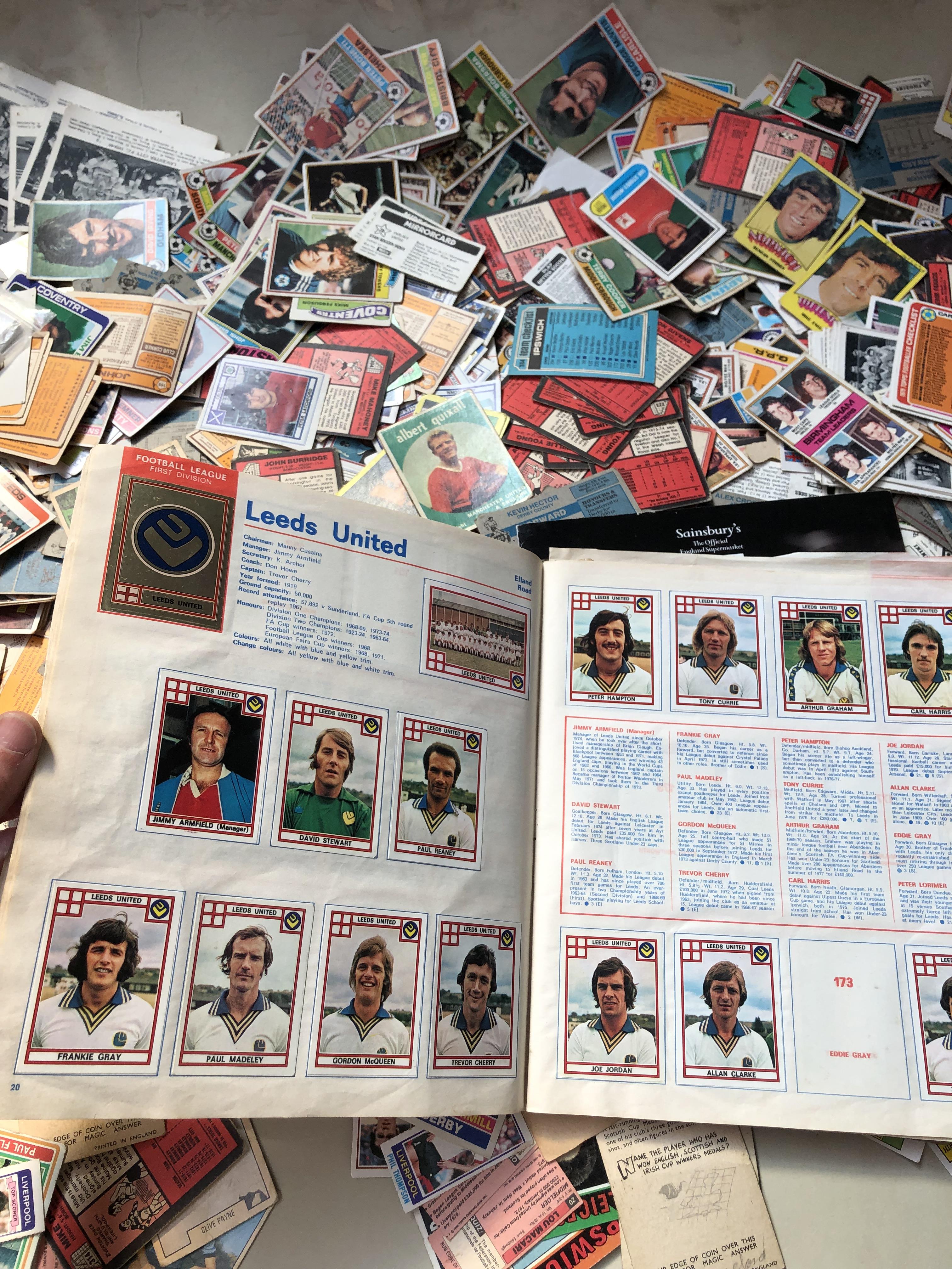 A suitcase containing collectors cards (mainly football) - Bild 24 aus 33