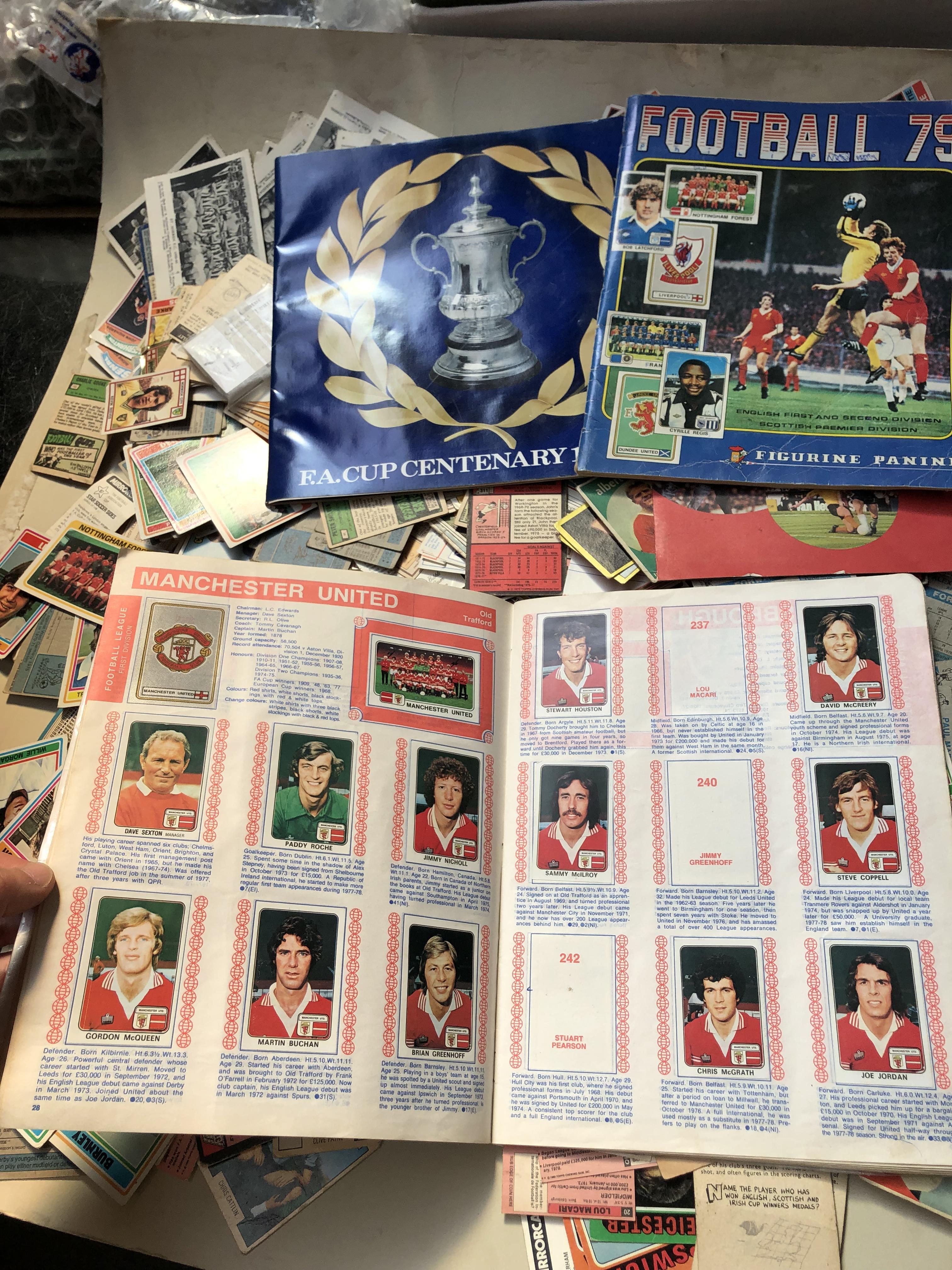 A suitcase containing collectors cards (mainly football) - Bild 16 aus 33