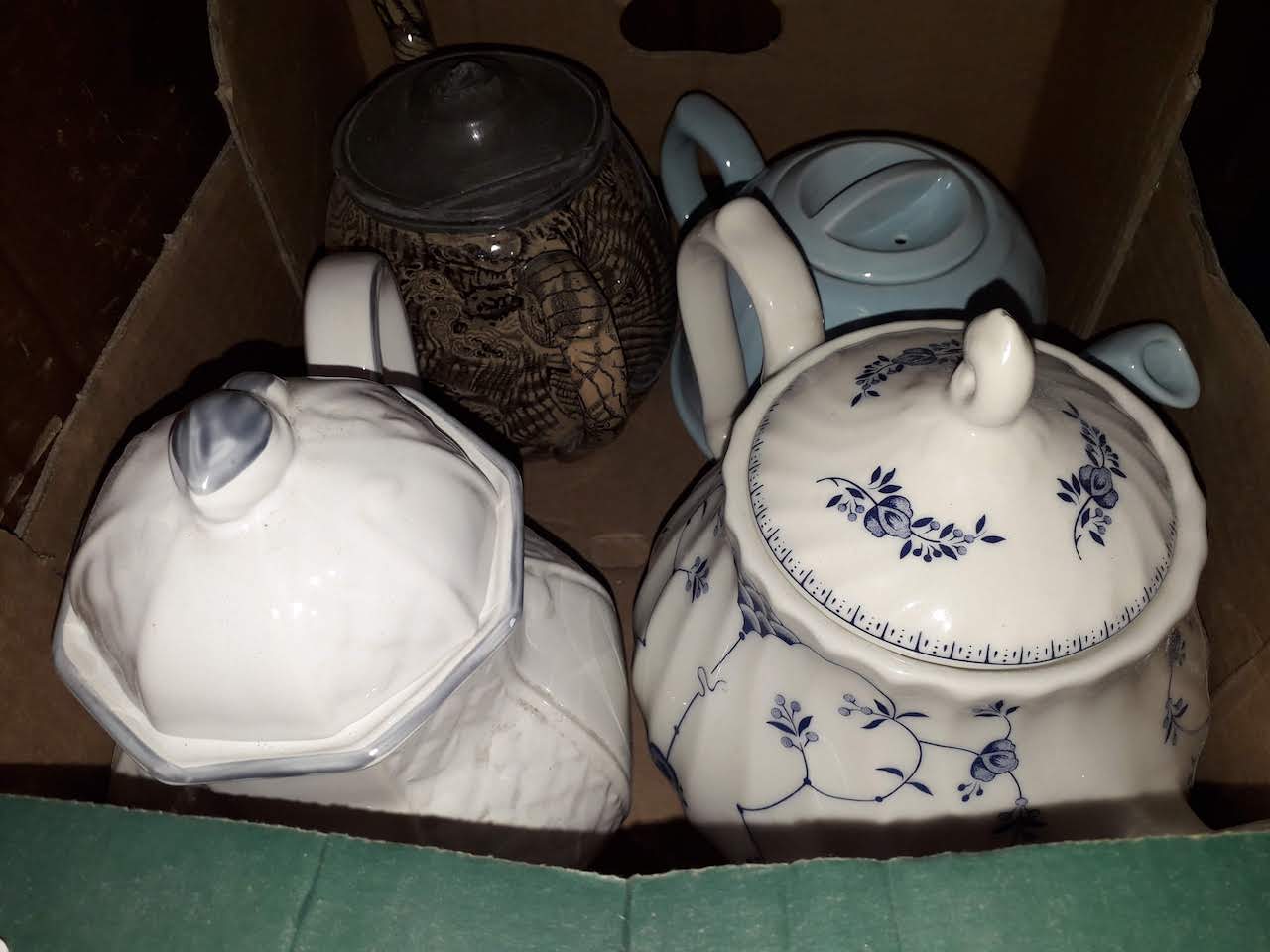 A box with four tea pots