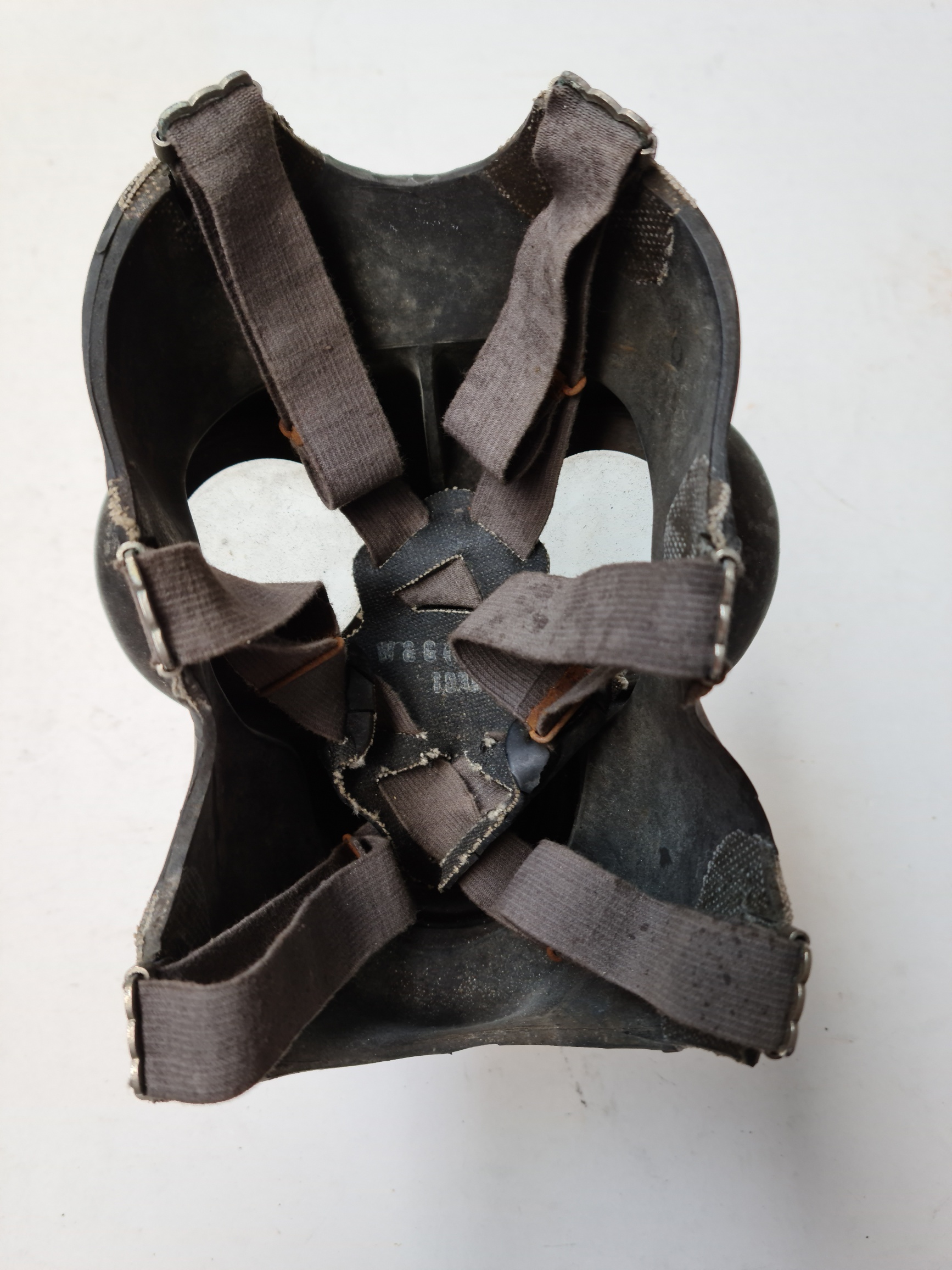 WW2 gas mask in box. - Image 3 of 8