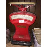 A vintage Avery post office weighing scales.