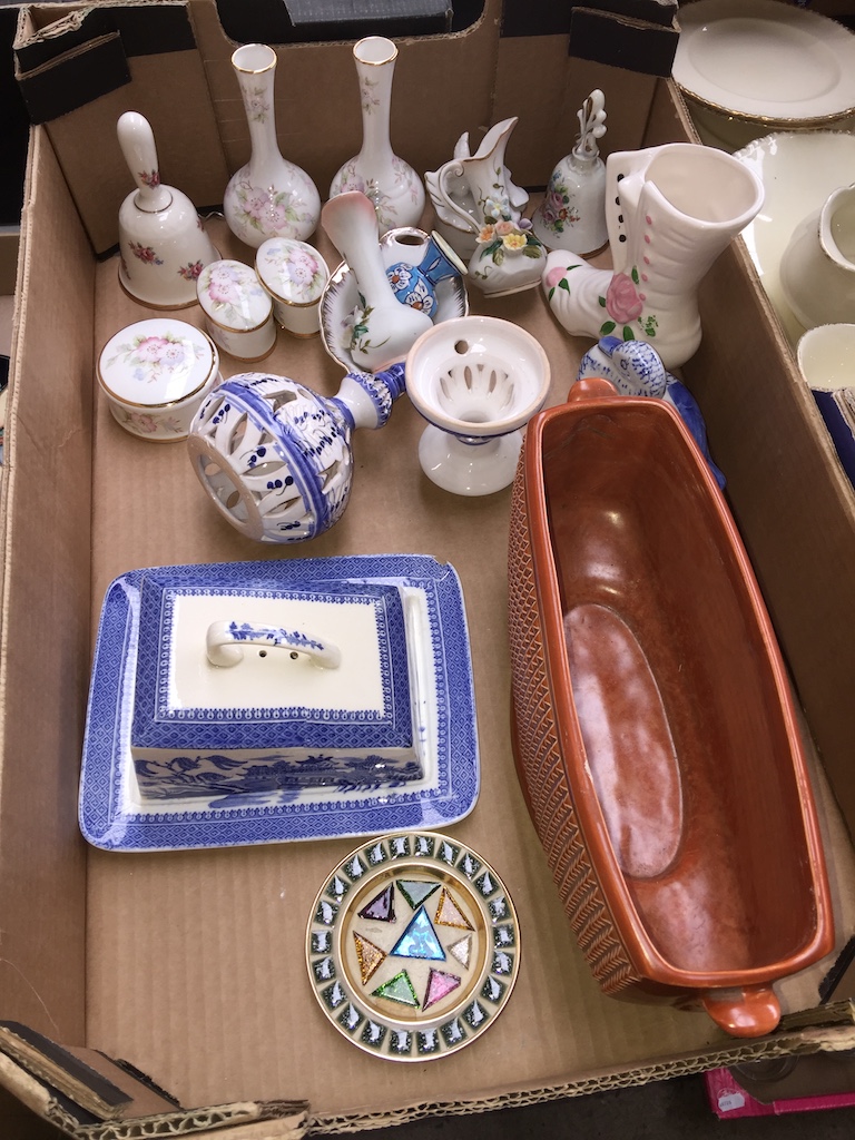 A box of mixed ceramics to include Queensway Clematis, Willow Artware cheese dish, Sylvac planter