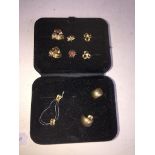 4 pair of yellow metal earrings, including 1 pair marked 375