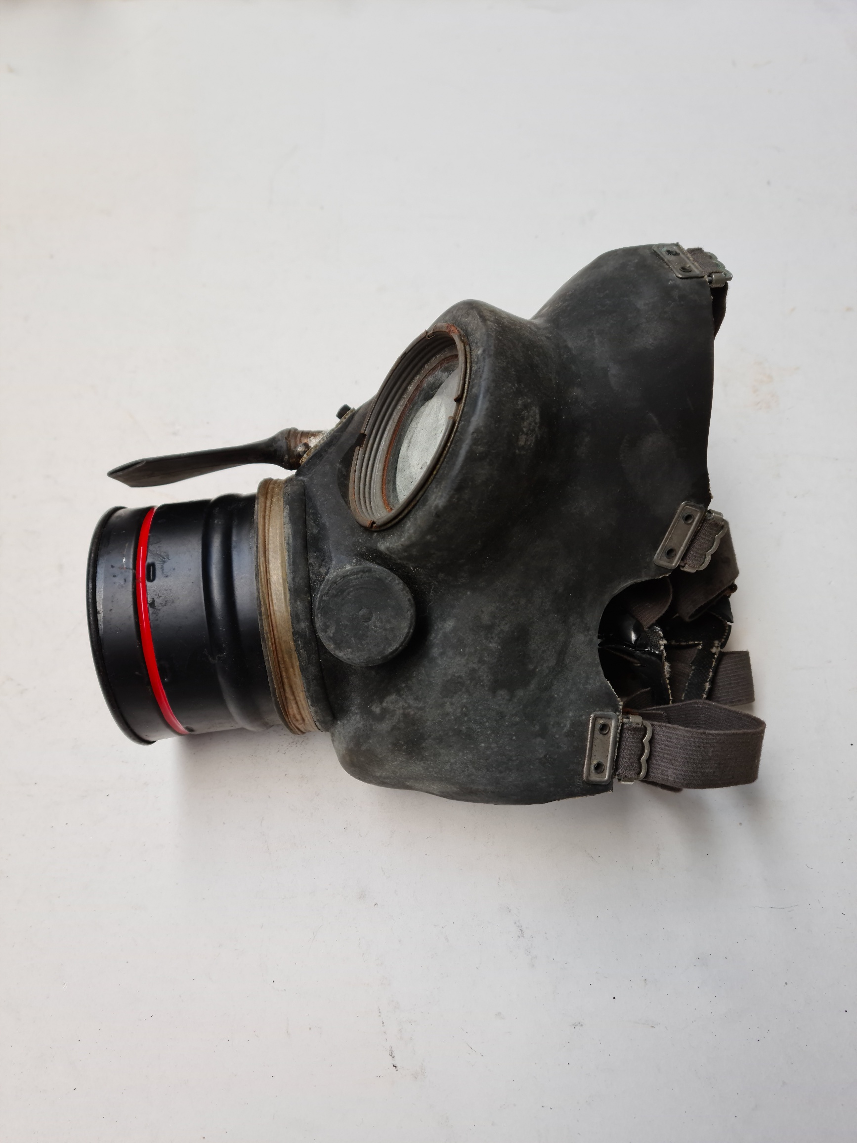 WW2 gas mask in box. - Image 2 of 8
