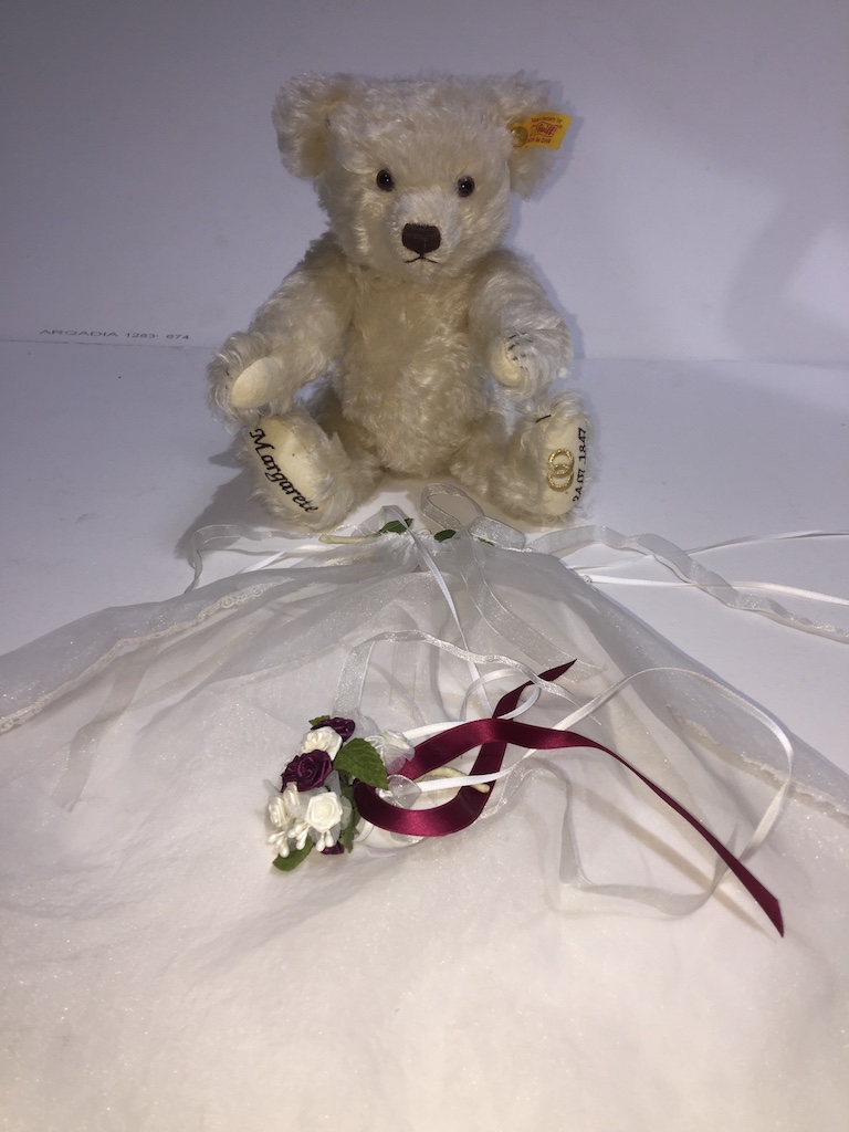 Steiff 662812 Bride Mohair bear Margarete - 29cm. Unboxed