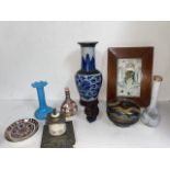 A box containing various oriental items, 2 Royal Crown Derby plates, a brass inkwell and a cloisonne