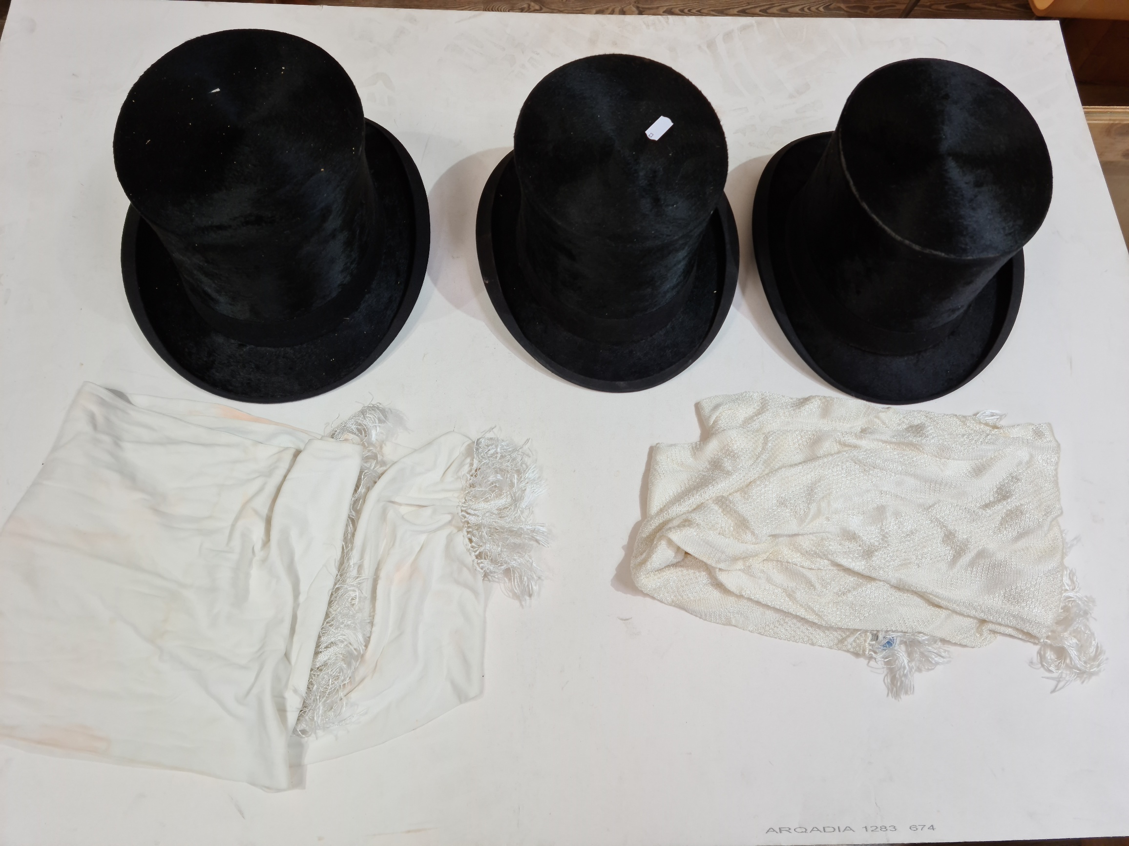 Box containing various items of vintage clothing, hats, jackets, trousers etc. - Image 6 of 8