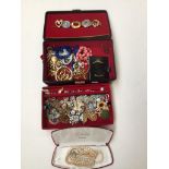A black jewellery box containing vintage jewellry including silver, clips, brooches & pearls etc.