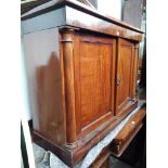 A 19th century mahogany chiffonier, height 93.5cm, width 130cm and depth 47cm.