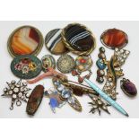 A mixed lot of antique and vintage jewellery including agate brooches, micro-mosaics, paste set