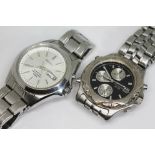 Two stainless steel Seiko wristwatches comprising a Kinetic 5M63-0B90 day date 50m on original