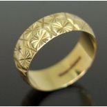 A hallmarked 18ct gold engraved wedding band, wt. 4.38g, size M.