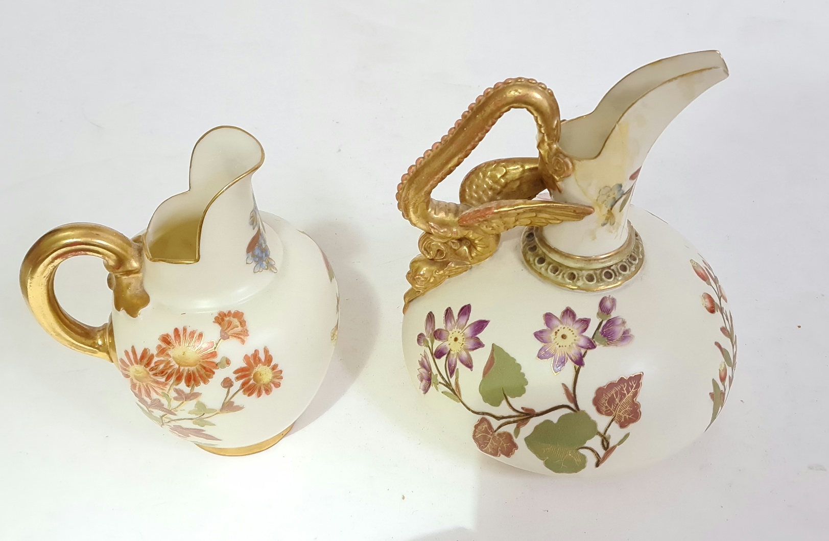 A box containing various items of Royal Worcester icluding a pair of blush ivory vases and two jugs, - Bild 6 aus 7