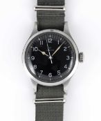 A GENTLEMAN'S STAINLESS STEEL BRITISH MILITARY OMEGA RAF PILOTS WRIST WATCH DATED 1956, WITH BLACK