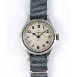 A GENTLEMAN'S STAINLESS STEEL BRITISH MILITARY OMEGA RAF PILOTS WRIST WATCH DATED 1956, WITH WHITE