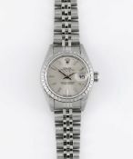 A LADIES STAINLESS STEEL ROLEX OYSTER PERPETUAL DATE BRACELET WATCH CIRCA 2000, REF. 79240