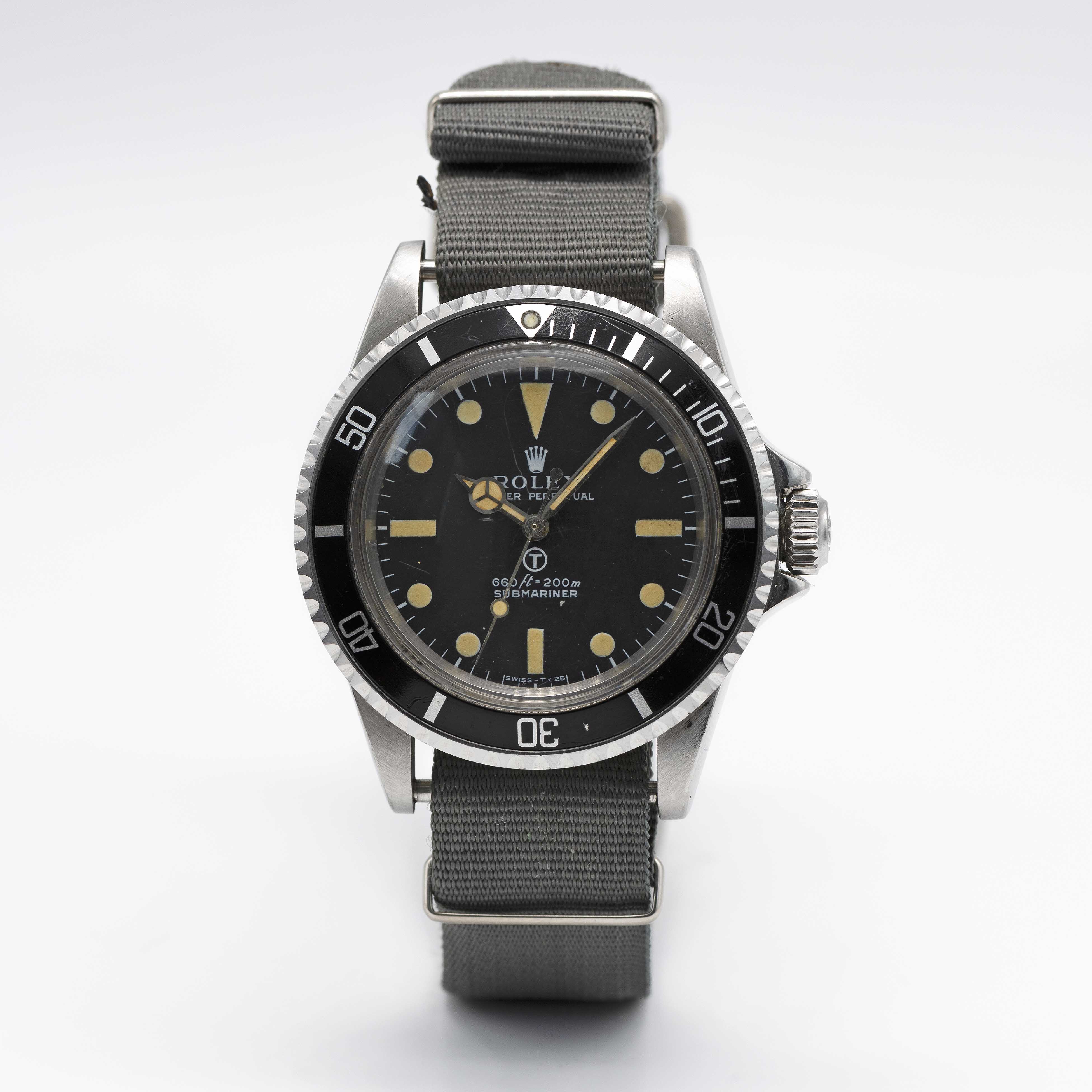 A RARE GENTLEMAN'S STAINLESS STEEL BRITISH MILITARY ROLEX OYSTER PERPETUAL SUBMARINER WRIST WATCH - Image 4 of 10