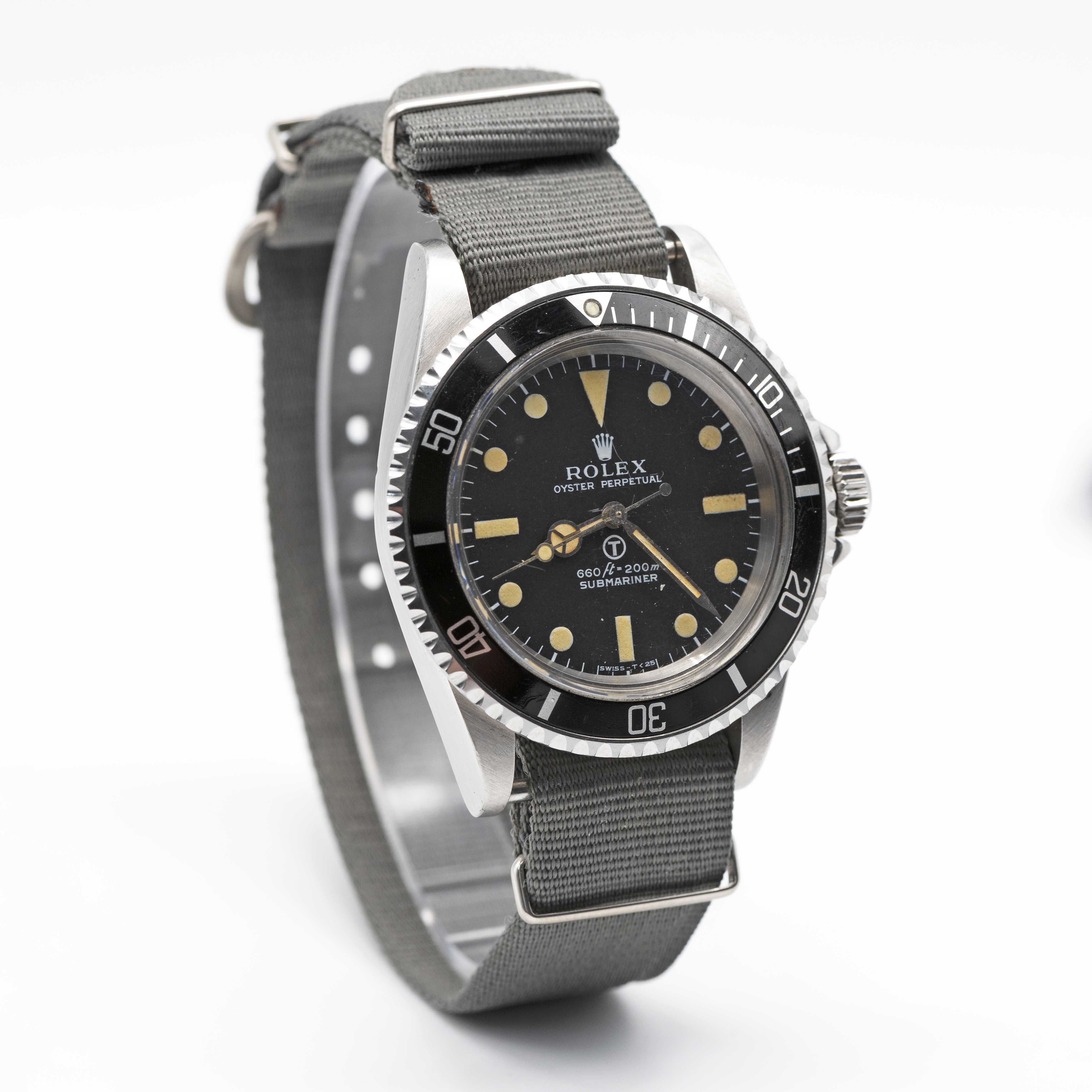 A RARE GENTLEMAN'S STAINLESS STEEL BRITISH MILITARY ROLEX OYSTER PERPETUAL SUBMARINER WRIST WATCH - Image 6 of 10