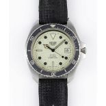 A GENTLEMAN'S STAINLESS STEEL HEUER PROFESSIONAL 200 METERS QUARTZ DIVERS WRIST WATCH CIRCA 1980s,