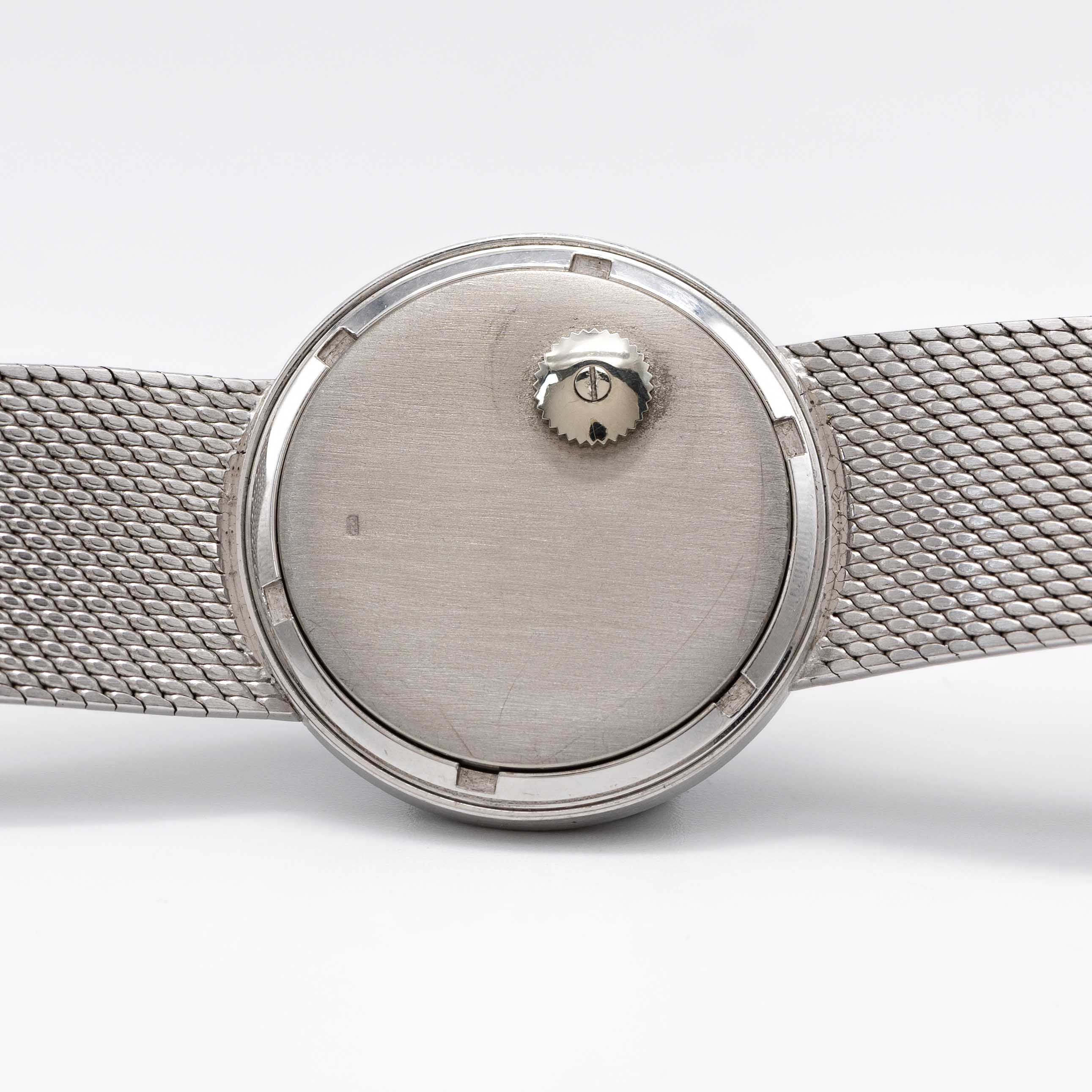 A RARE GENTLEMAN'S 18K SOLID WHITE GOLD PATEK PHILIPPE CALATRAVA BRACELET WATCH DATED 1980, REF. - Image 5 of 8