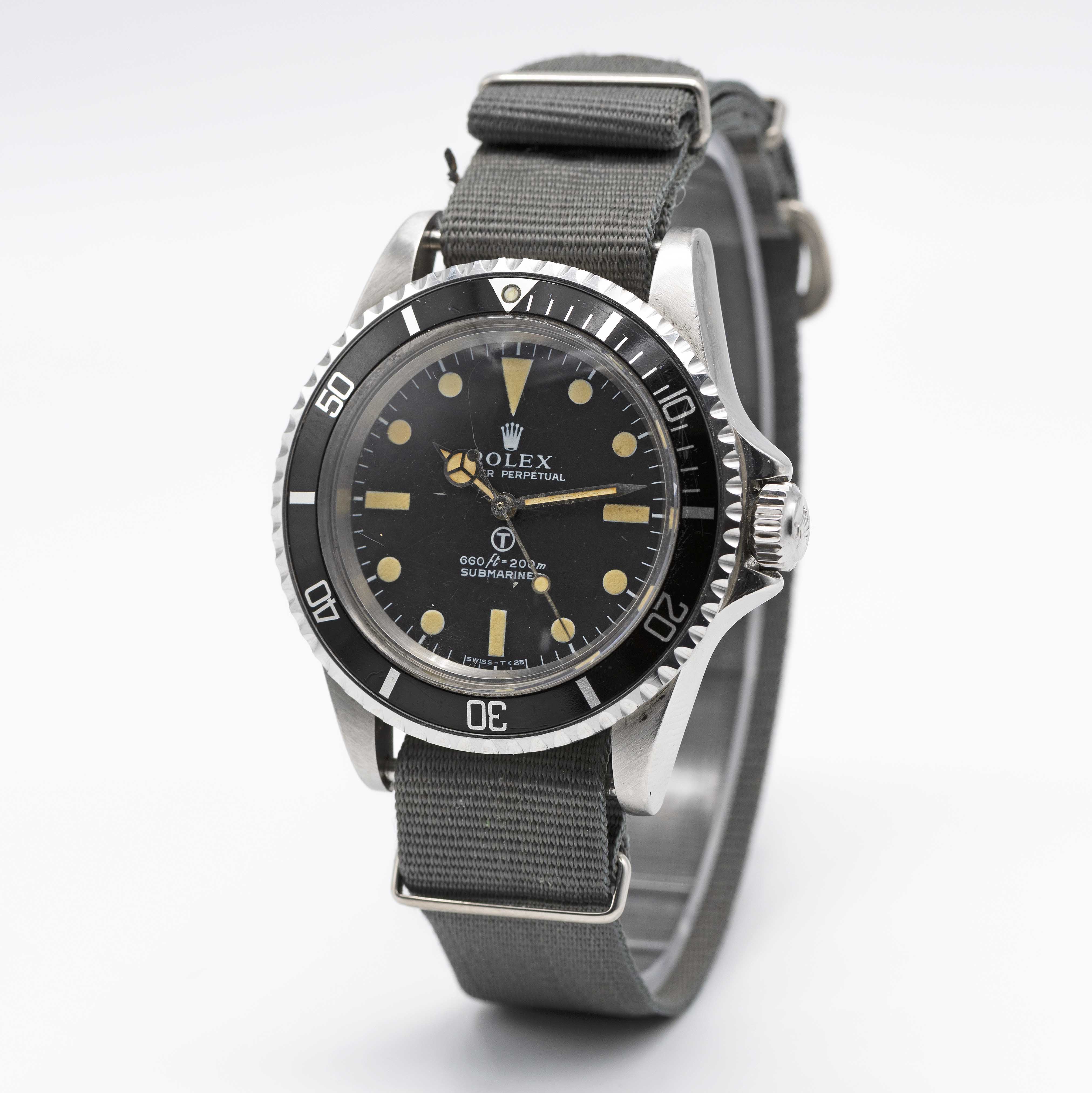 A RARE GENTLEMAN'S STAINLESS STEEL BRITISH MILITARY ROLEX OYSTER PERPETUAL SUBMARINER WRIST WATCH - Image 5 of 10