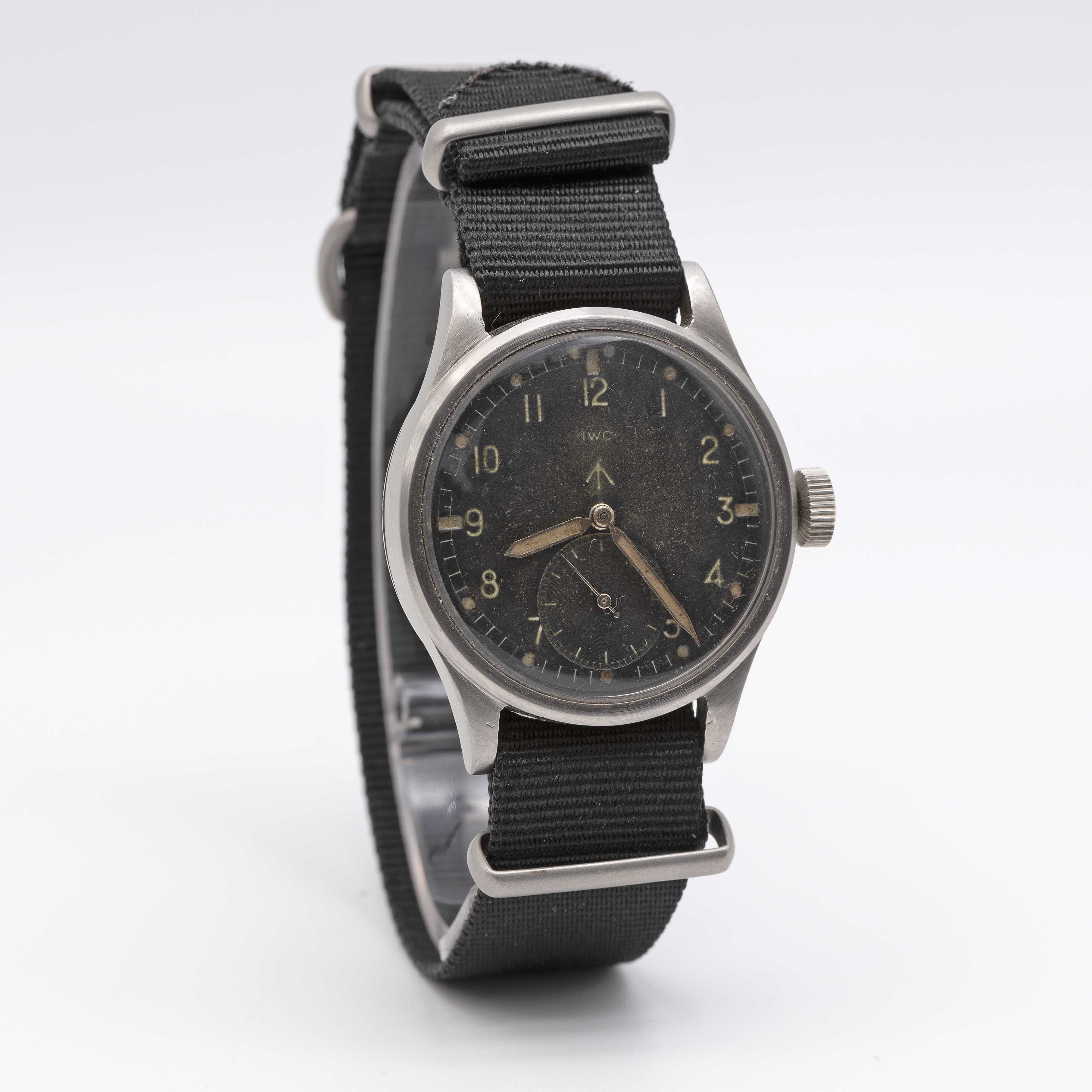 A GENTLEMAN'S STAINLESS STEEL BRITISH MILITARY IWC MARK 10 W.W.W. WRIST WATCH CIRCA 1945, PART OF - Image 4 of 8